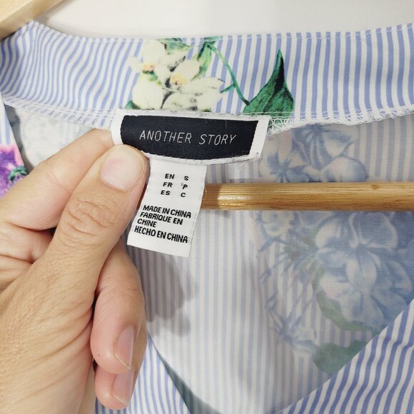 Another Story Womens Blue White Stripe Floral Print V-Neck High Low Blouse Small - Picture 6 of 10